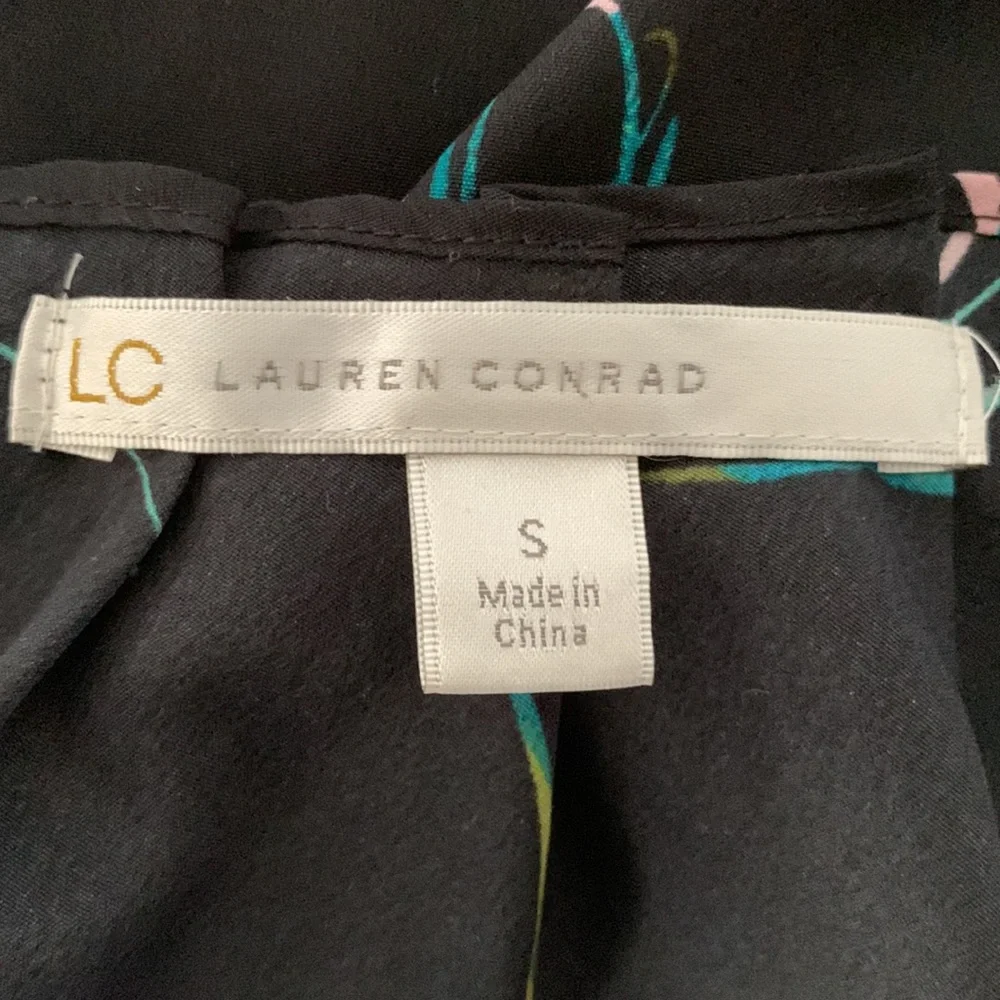 Women’s small black top - Picture 3 of 3